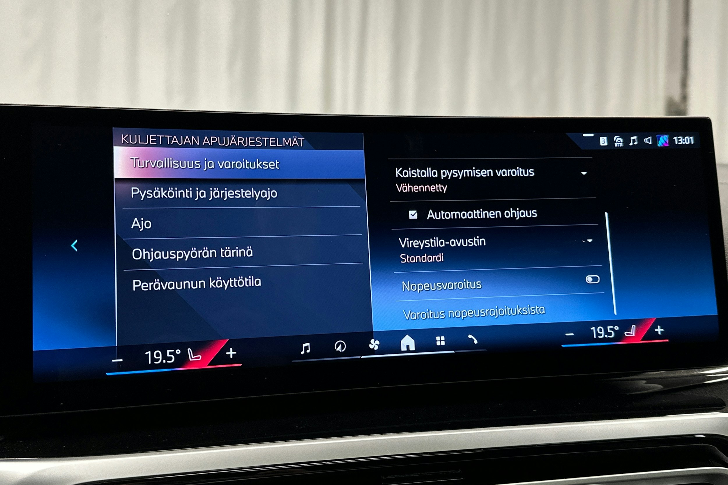 harmaa BMW i4 2024 kuva 27.