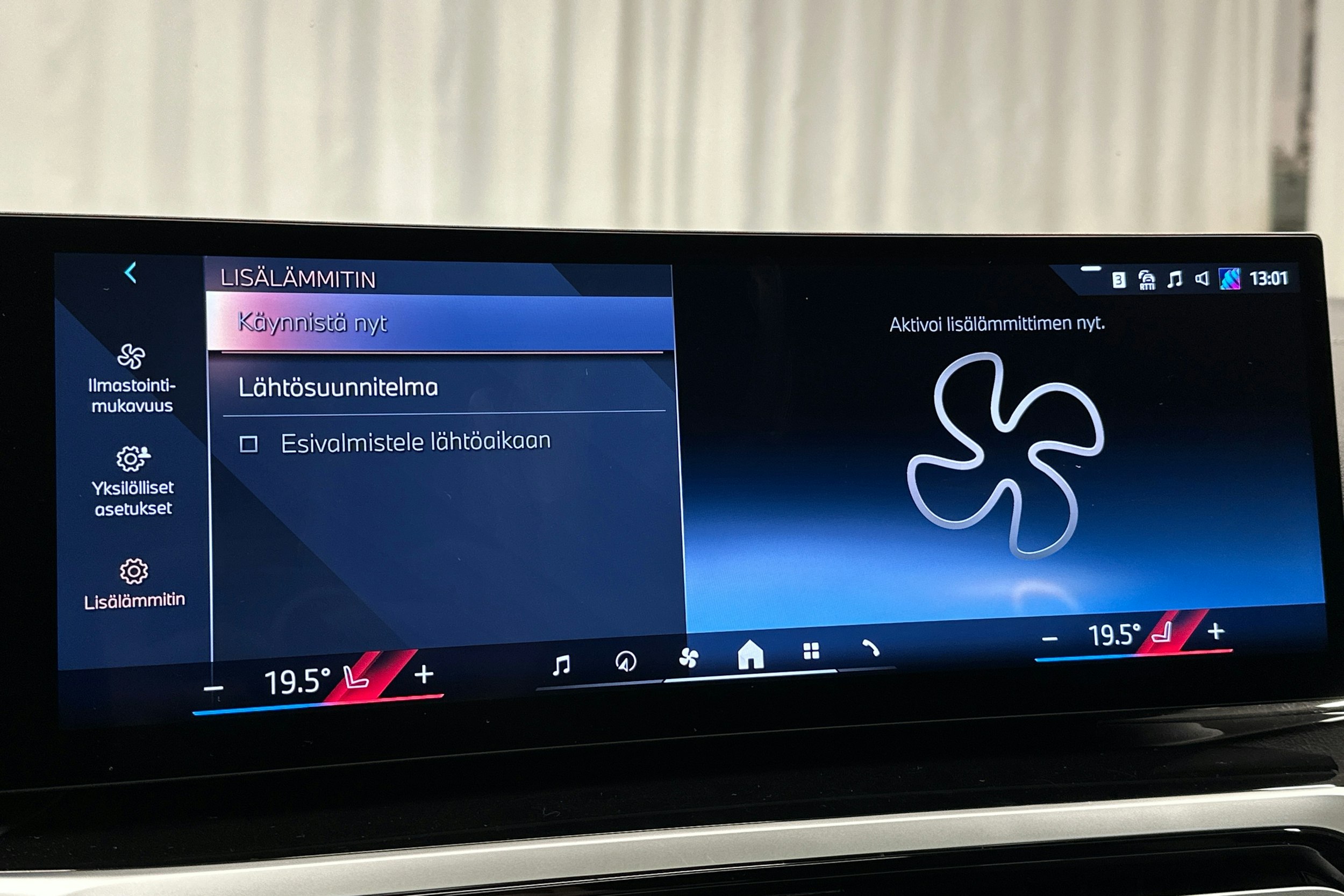 harmaa BMW i4 2024 kuva 29.