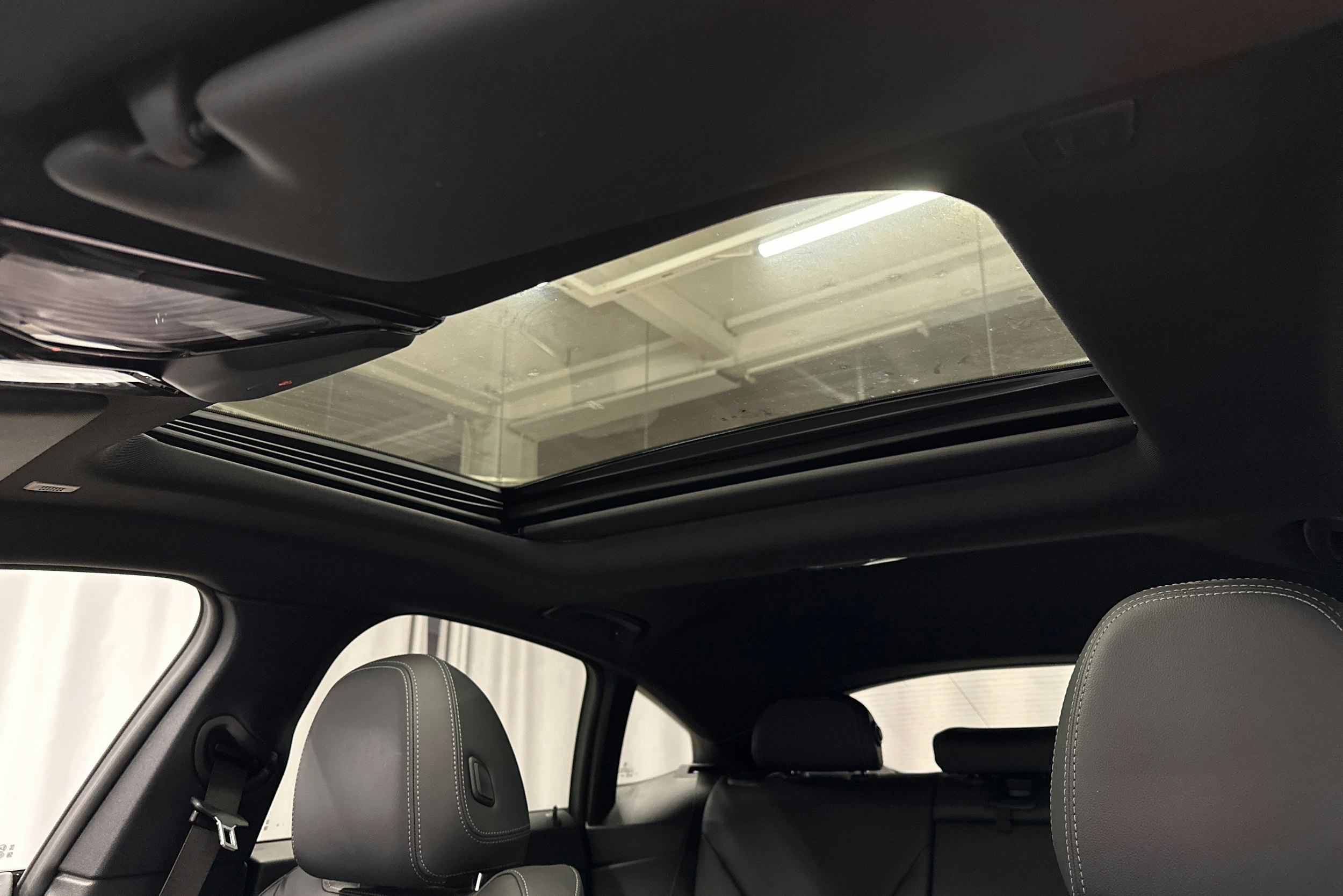 harmaa BMW i4 2024 kuva 33.