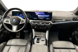 musta BMW i4 2024 kuva 9.