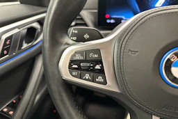 musta BMW i4 2024 kuva 15.