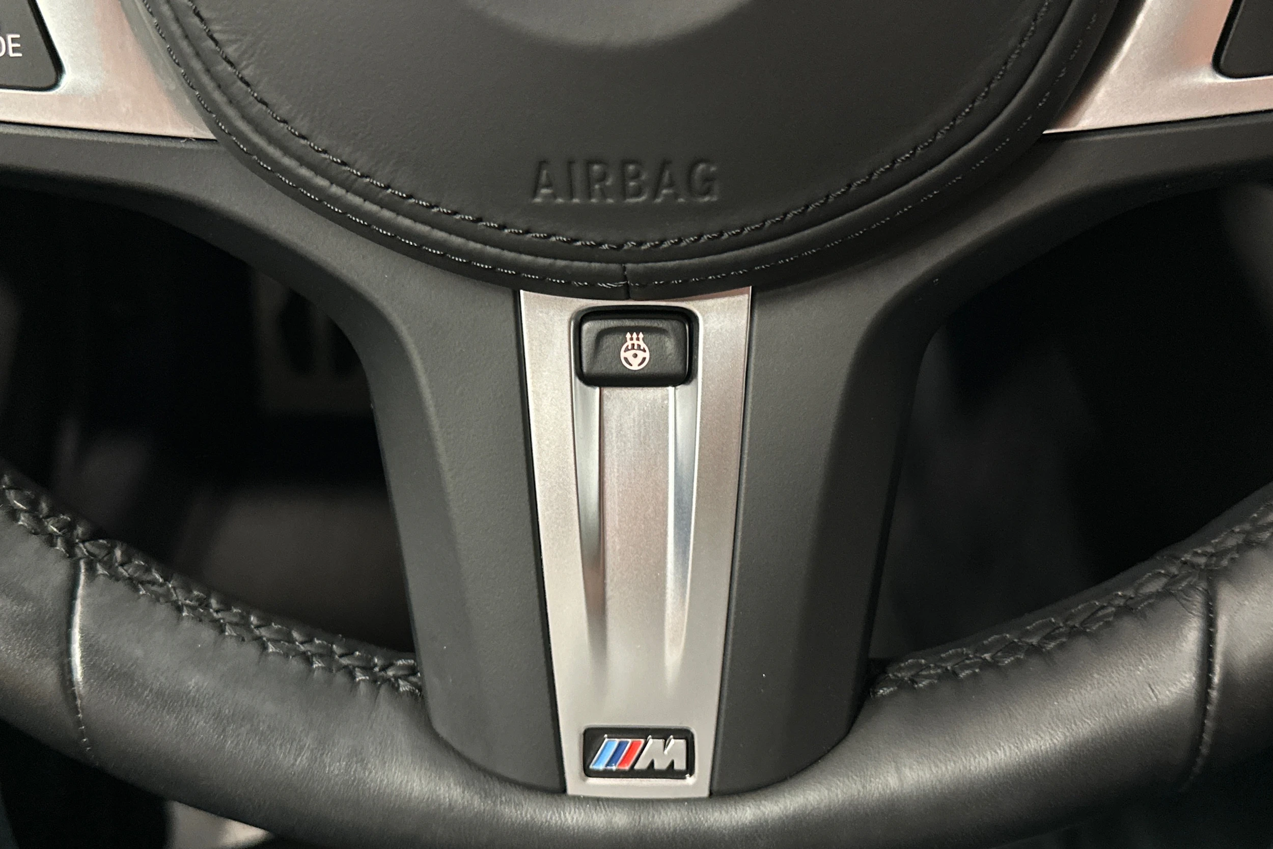 musta BMW i4 2024 kuva 17.