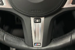 musta BMW i4 2024 kuva 17.