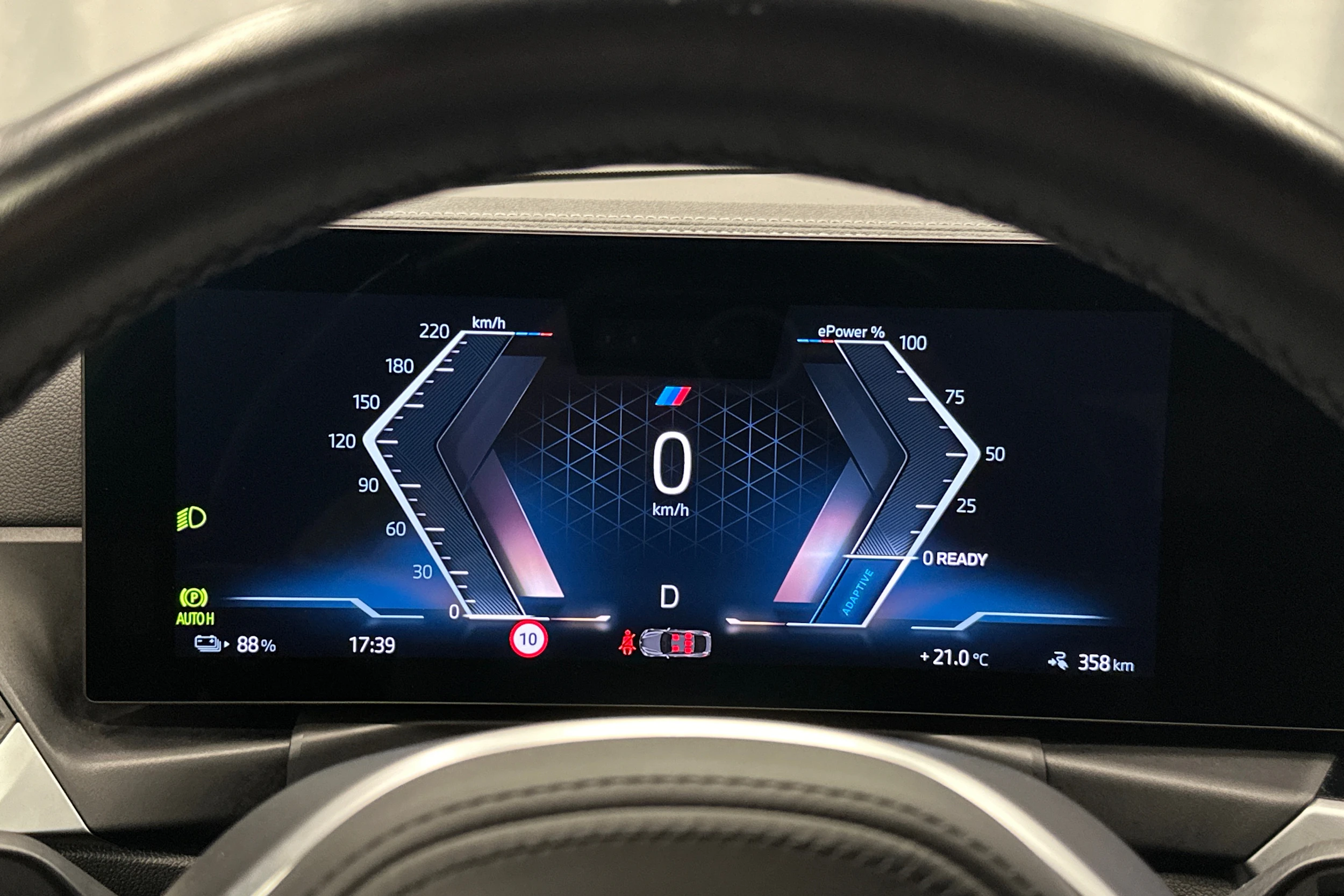 musta BMW i4 2024 kuva 18.