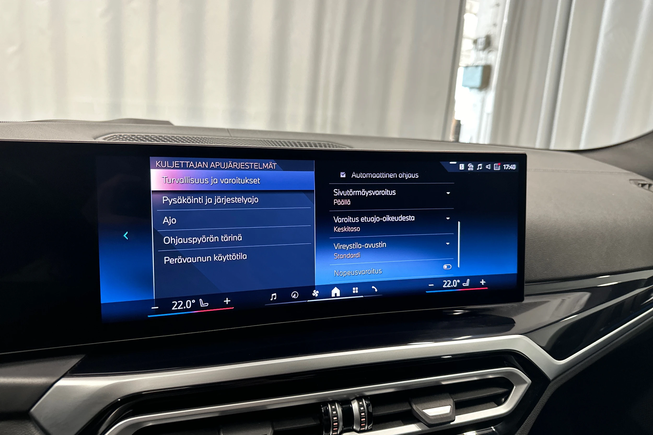 musta BMW i4 2024 kuva 25.