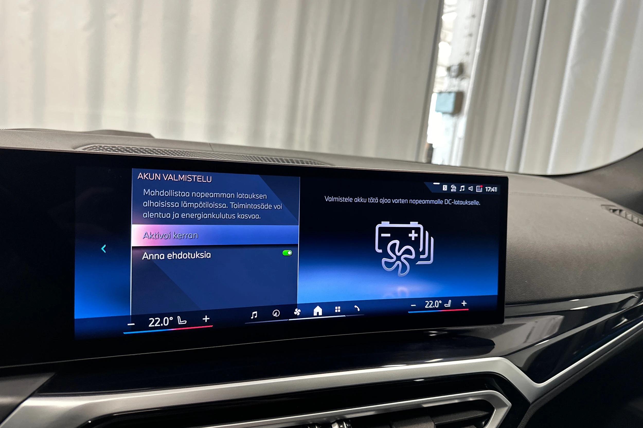 musta BMW i4 2024 kuva 29.