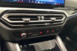 musta BMW i4 2024 kuva 30.