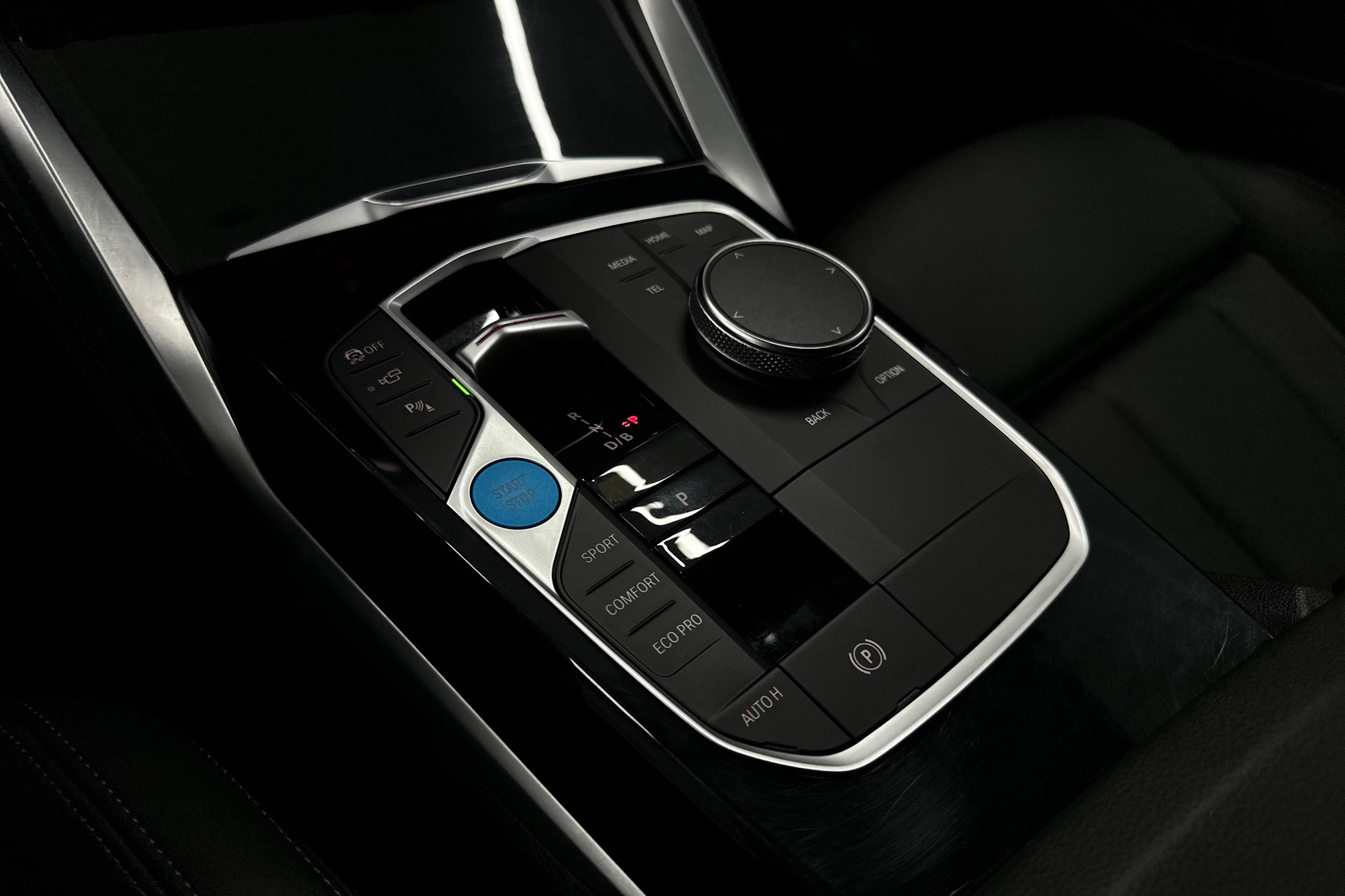 musta BMW i4 2024 kuva 31.