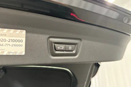 musta BMW i4 2024 kuva 35.