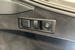 musta BMW i4 2024 kuva 36.