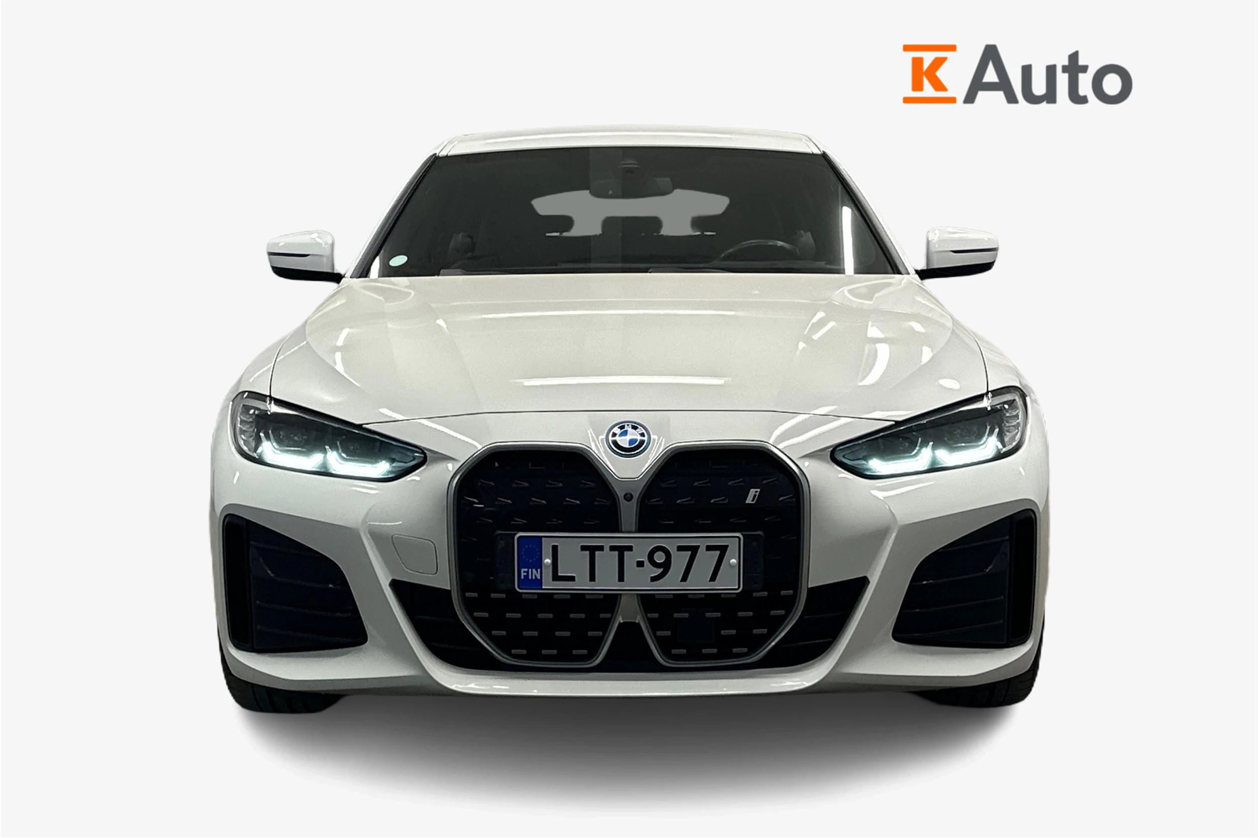 valkoinen BMW i4 2024 kuva 4.