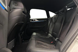 valkoinen BMW i4 2024 kuva 8.