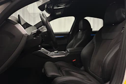 valkoinen BMW i4 2024 kuva 15.