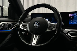 valkoinen BMW i4 2024 kuva 16.