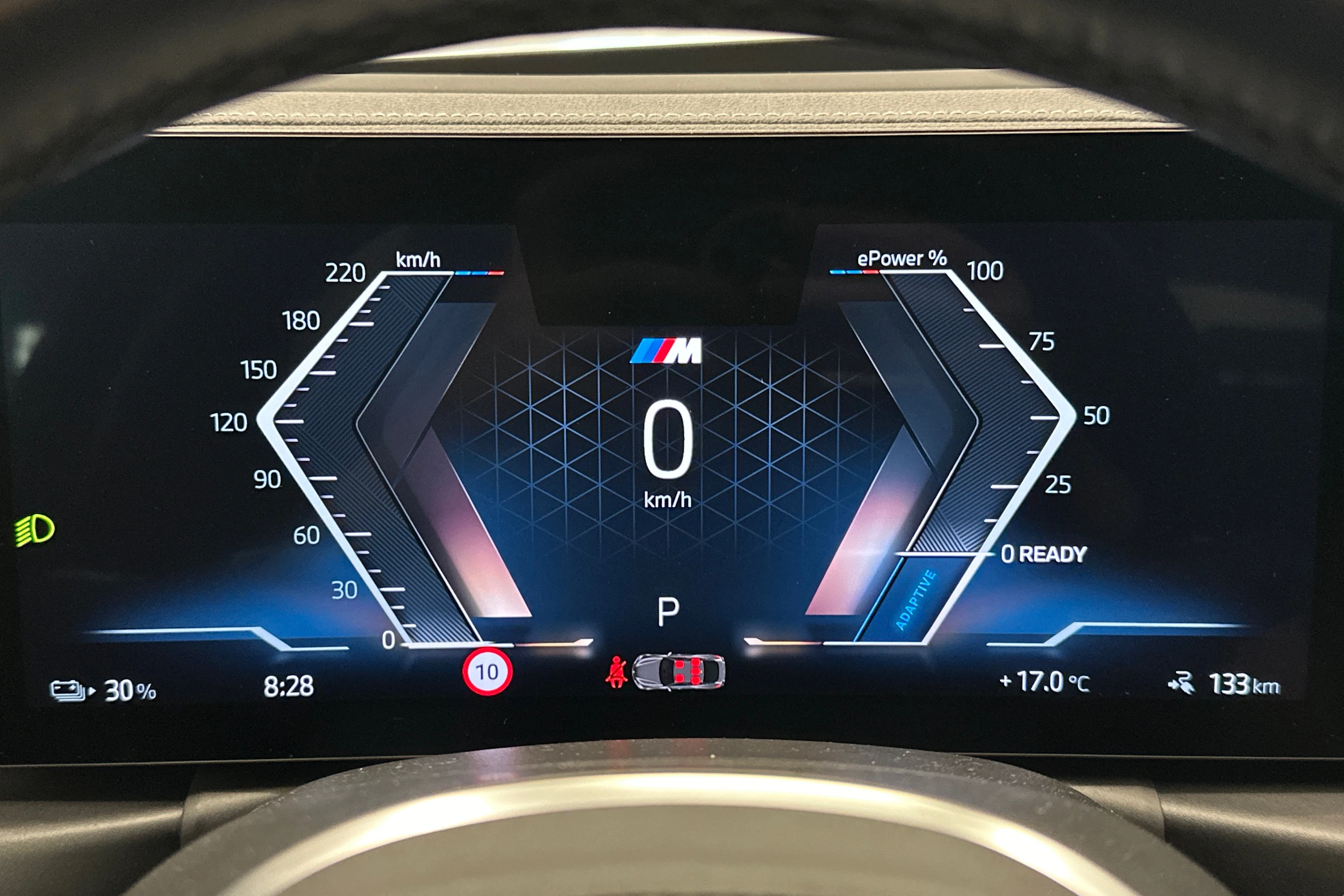 valkoinen BMW i4 2024 kuva 20.