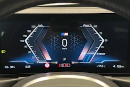 valkoinen BMW i4 2024 kuva 20.