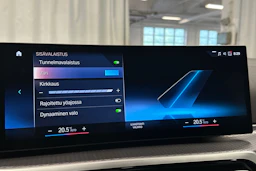 valkoinen BMW i4 2024 kuva 24.