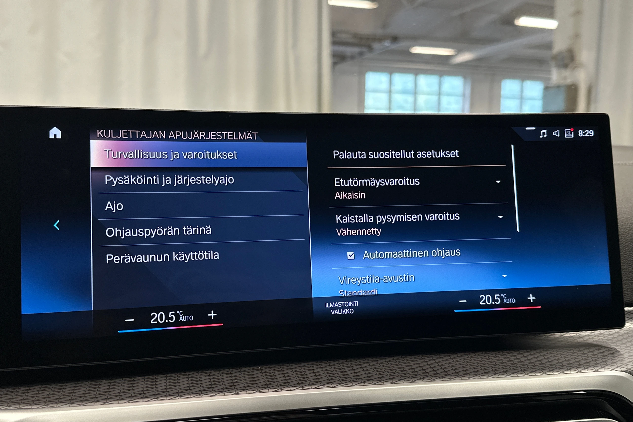 valkoinen BMW i4 2024 kuva 25.