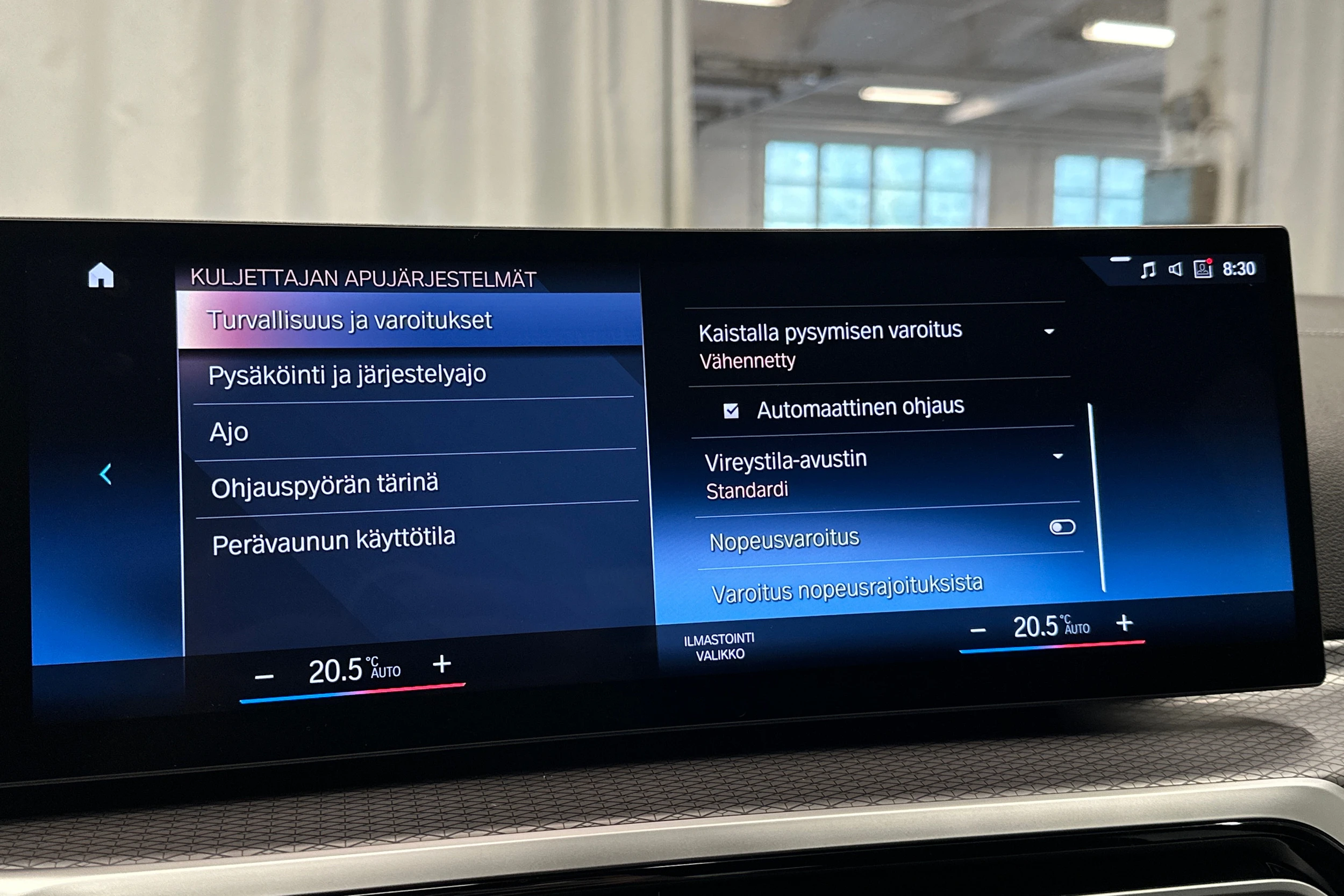 valkoinen BMW i4 2024 kuva 26.