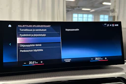 valkoinen BMW i4 2024 kuva 27.
