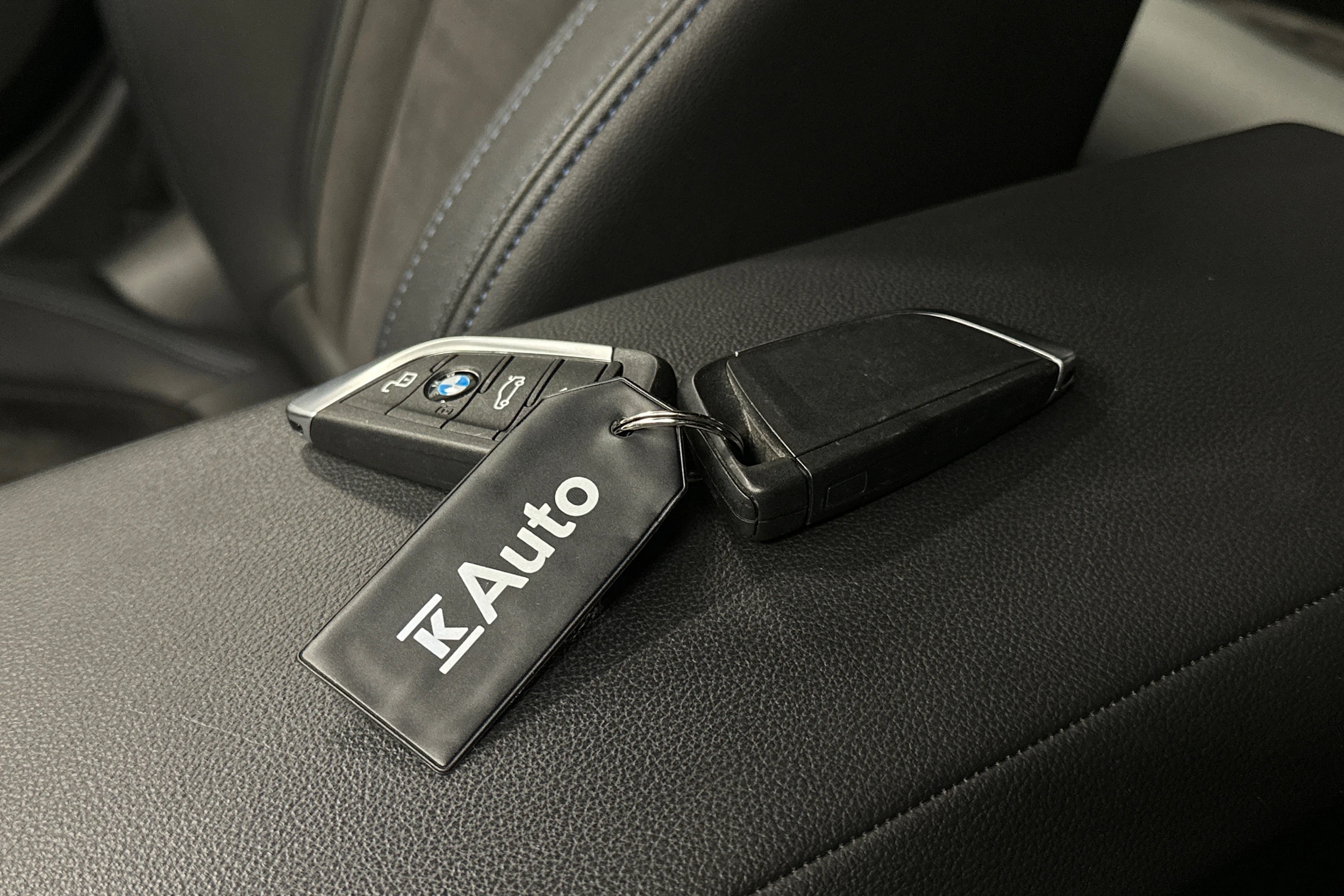 valkoinen BMW i4 2024 kuva 32.