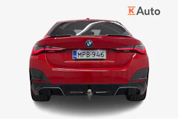 punainen BMW i4 2024 kuva 3.