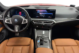 punainen BMW i4 2024 kuva 7.