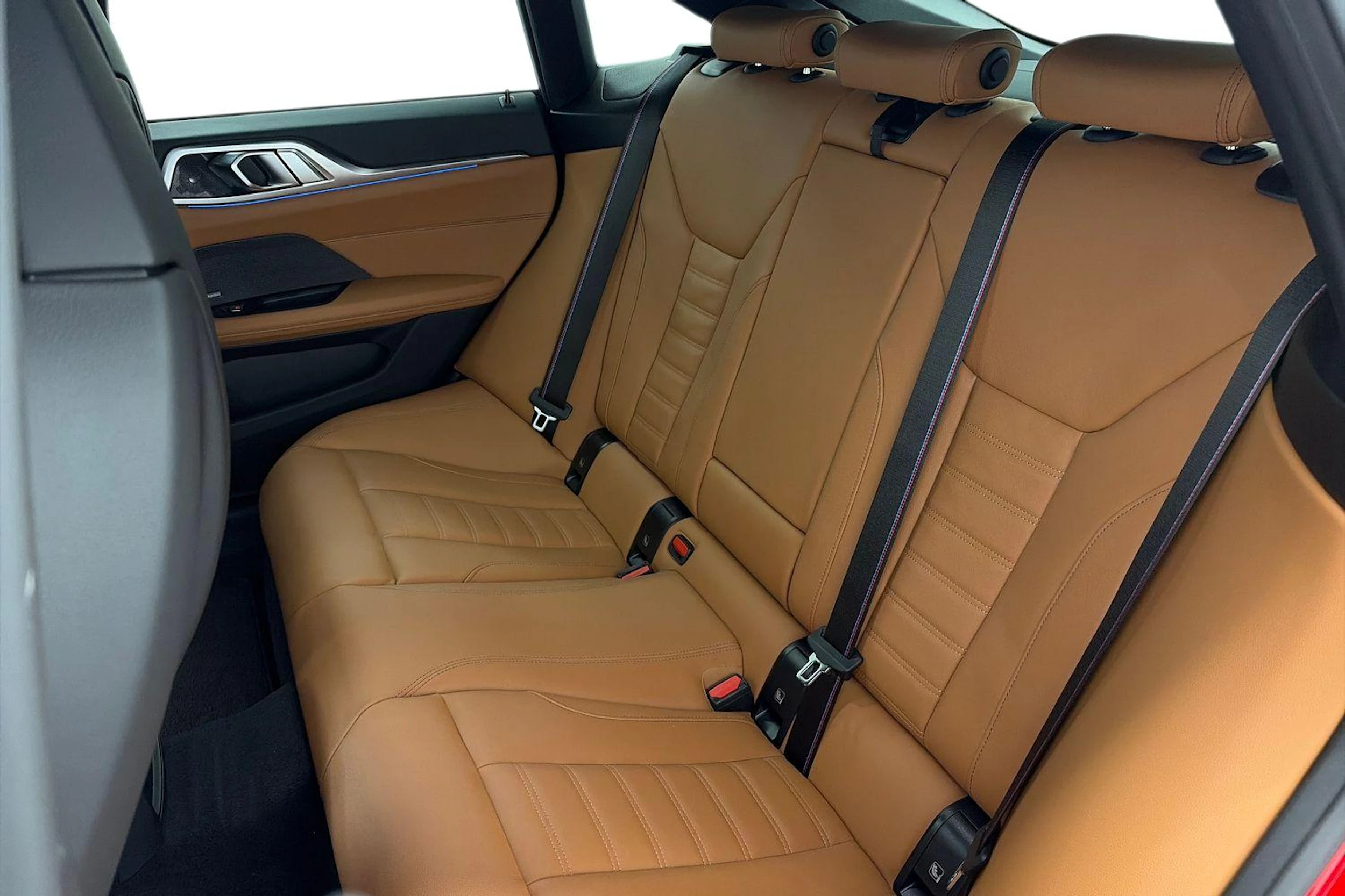punainen BMW i4 2024 kuva 8.