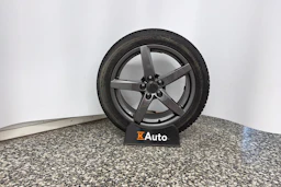 punainen BMW i4 2024 kuva 11.