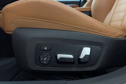 punainen BMW i4 2024 kuva 17.