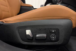 punainen BMW i4 2024 kuva 18.