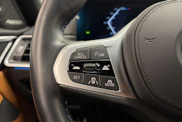 punainen BMW i4 2024 kuva 22.