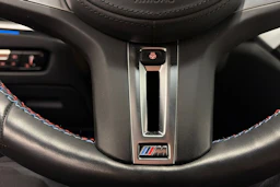 punainen BMW i4 2024 kuva 24.