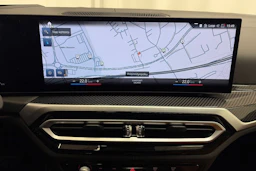 punainen BMW i4 2024 kuva 25.