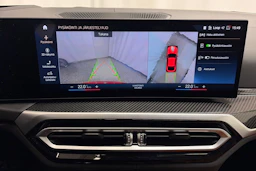 punainen BMW i4 2024 kuva 26.