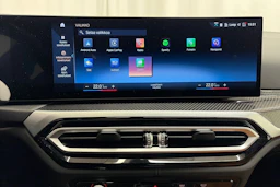 punainen BMW i4 2024 kuva 27.