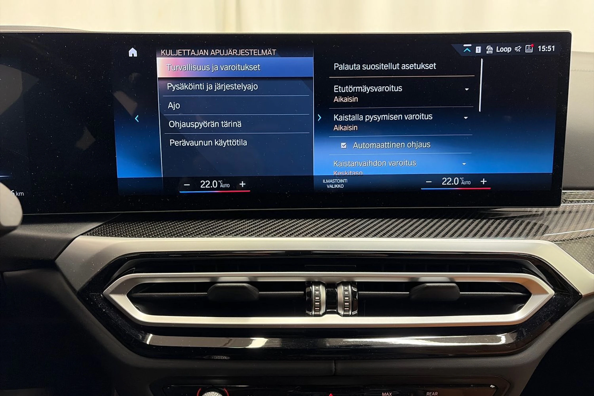 punainen BMW i4 2024 kuva 28.
