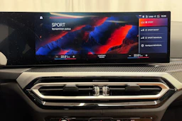 punainen BMW i4 2024 kuva 30.