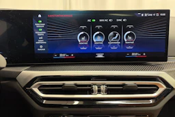 punainen BMW i4 2024 kuva 31.