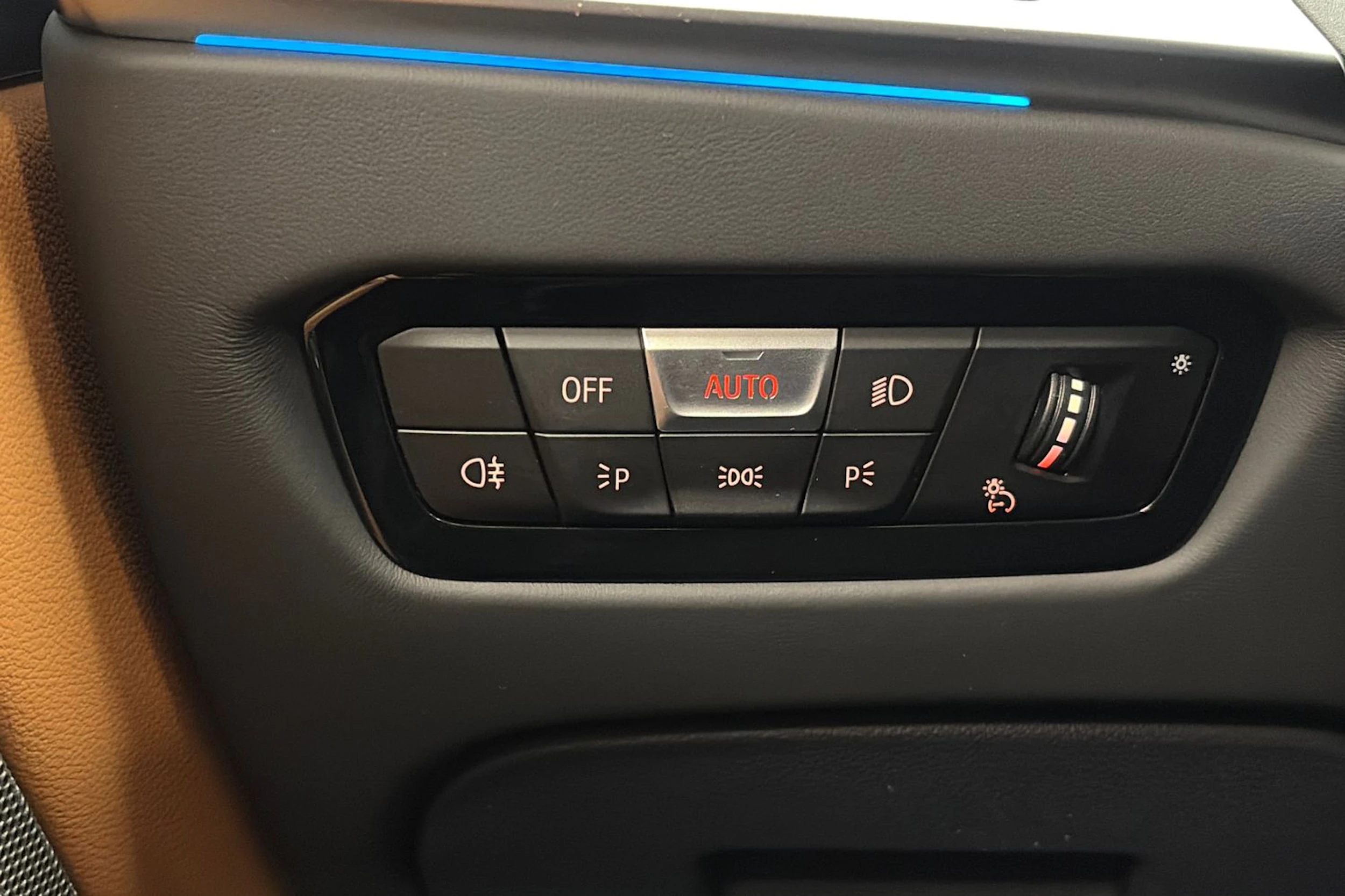 punainen BMW i4 2024 kuva 34.