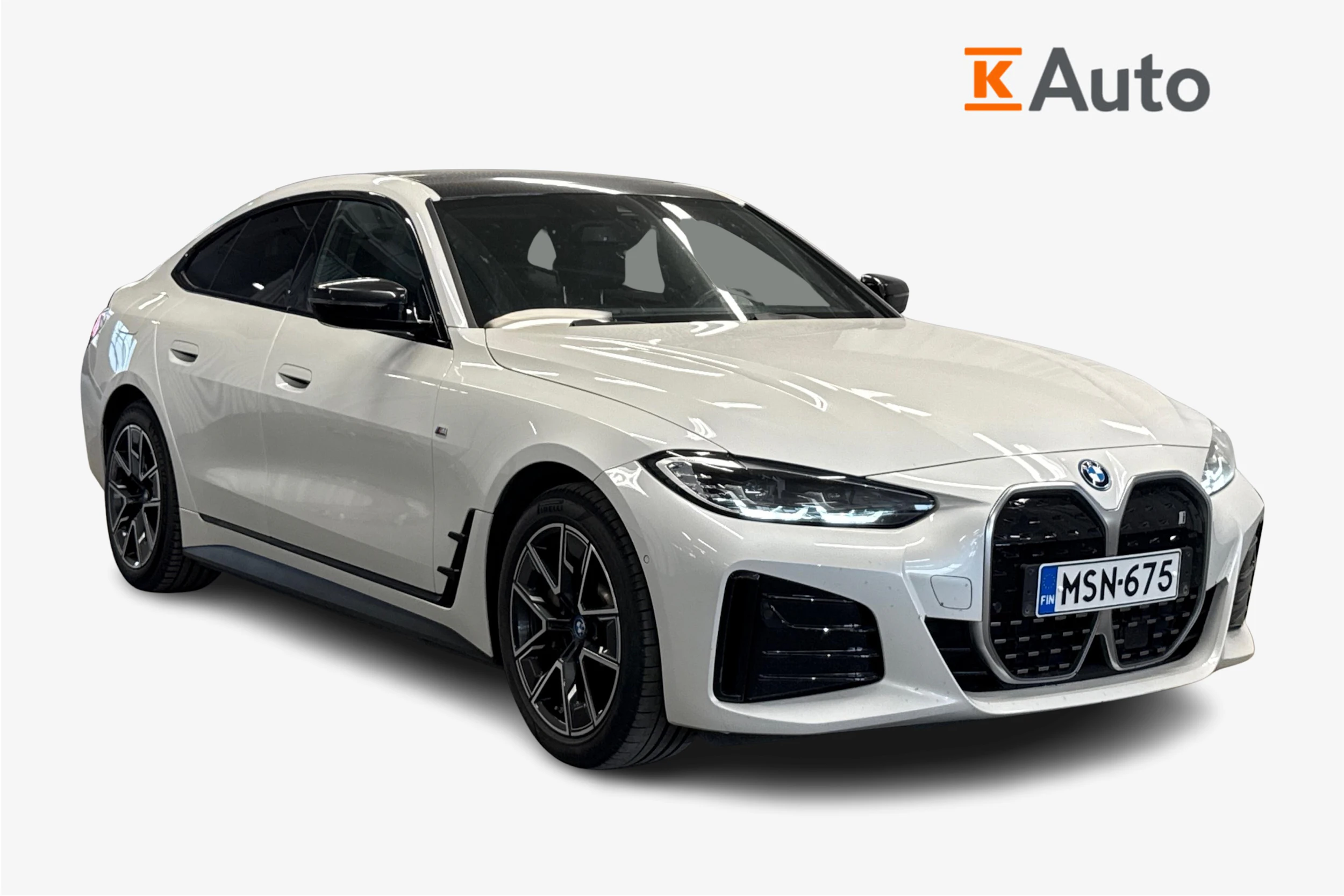 valkoinen BMW i4 2024 kuva 1.