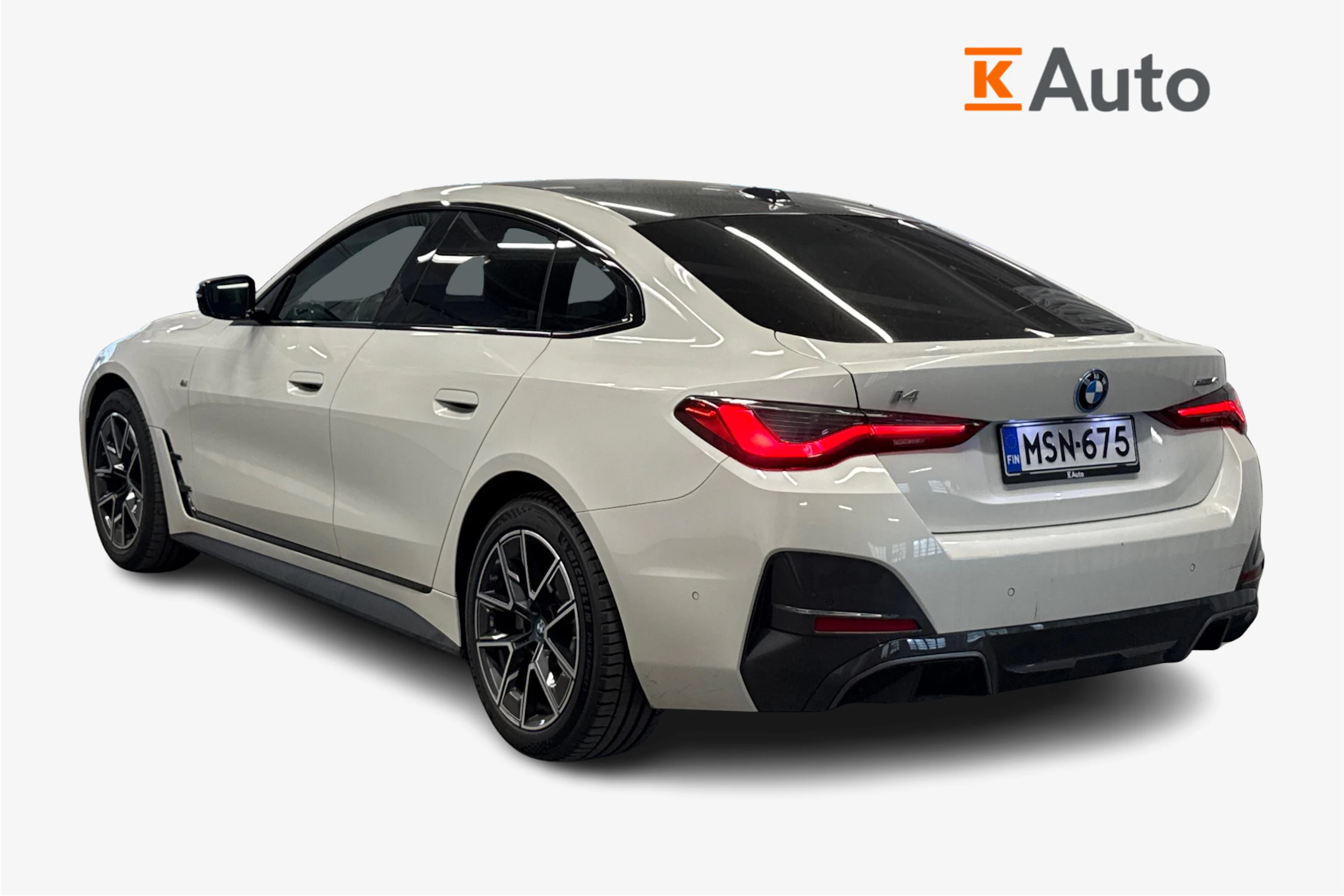 valkoinen BMW i4 2024 kuva 2.