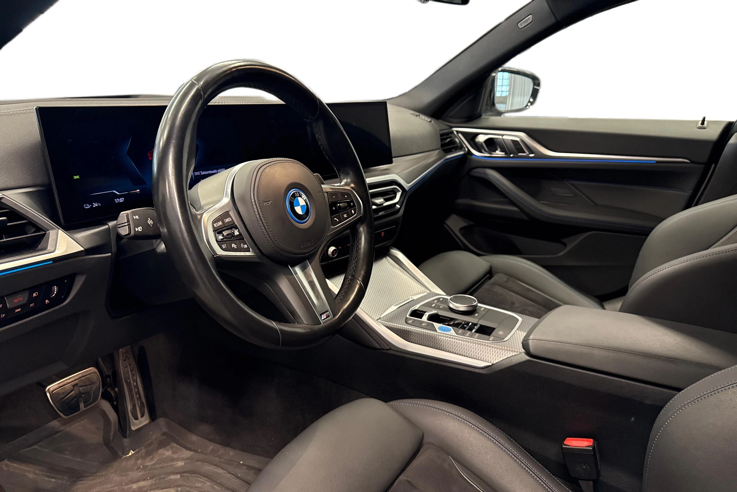 valkoinen BMW i4 2024 kuva 3.