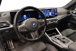 valkoinen BMW i4 2024 kuva 6.