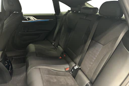 valkoinen BMW i4 2024 kuva 8.