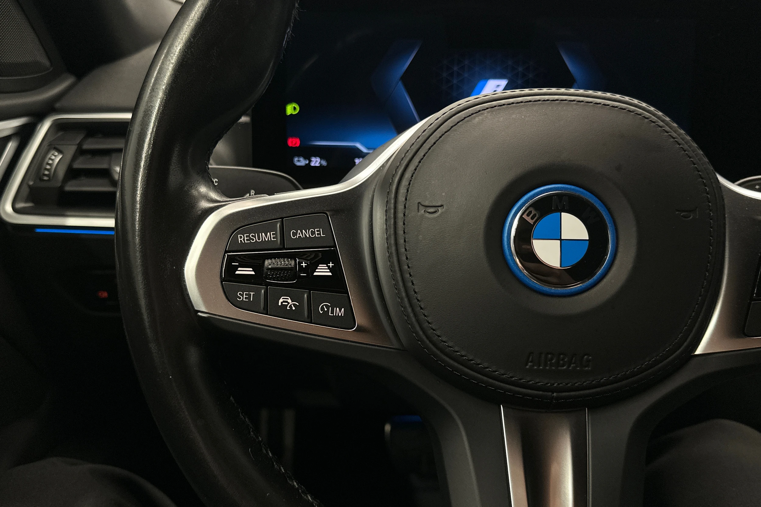 valkoinen BMW i4 2024 kuva 11.
