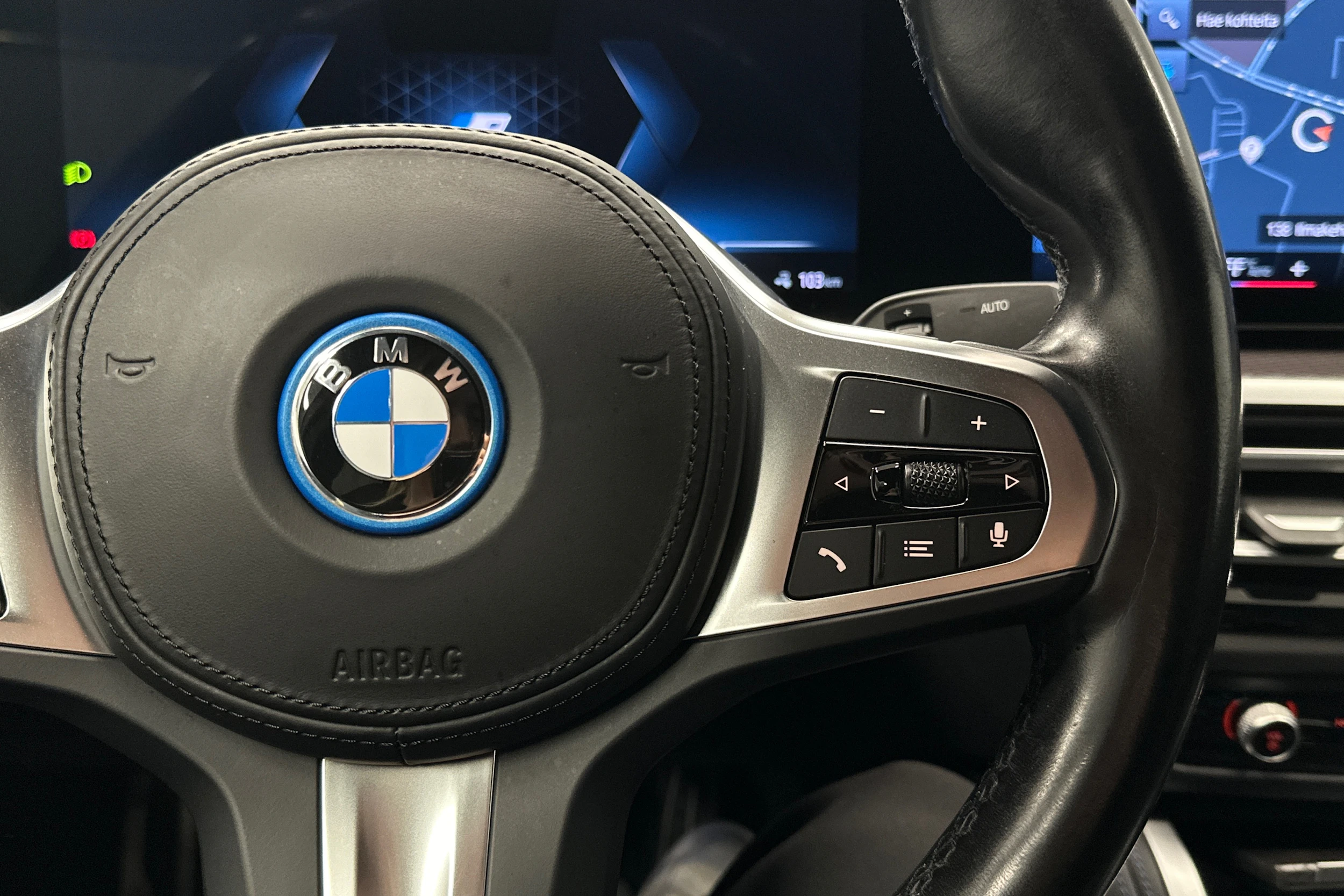 valkoinen BMW i4 2024 kuva 12.