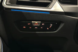 valkoinen BMW i4 2024 kuva 15.