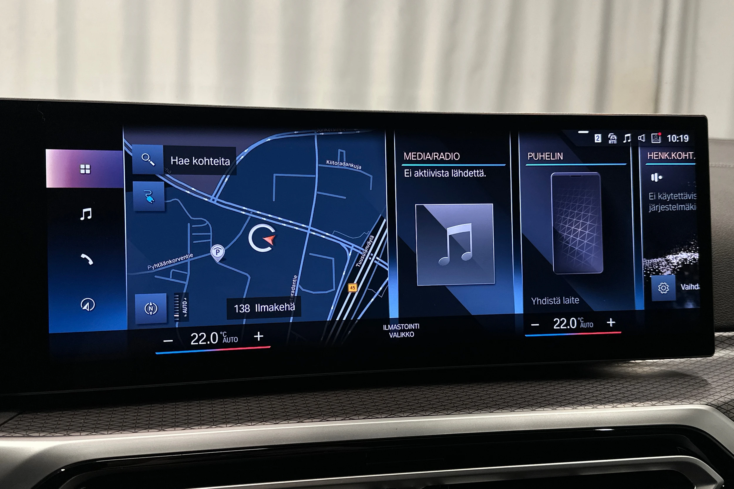 valkoinen BMW i4 2024 kuva 17.