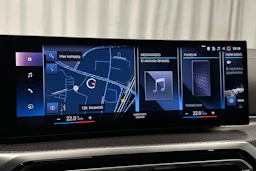 valkoinen BMW i4 2024 kuva 17.